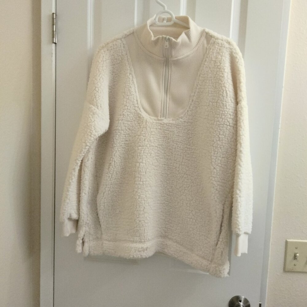 Fleece Top -  Cream Color - Size M  Never worn in perfect condition